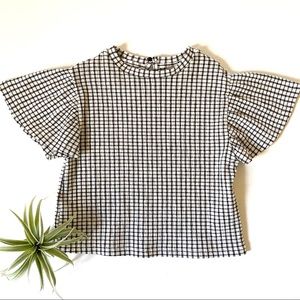 Zara Black and White tip with ruffle sleeves